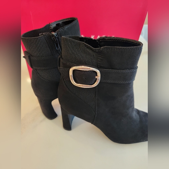 Black Low Boots by Kelly & Katie Branina Booties...New In Box! - Picture 7 of 13